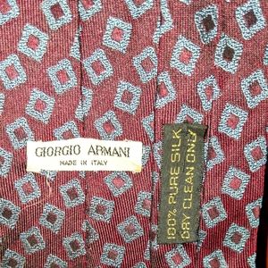 Giorgio Armani Men's Tie. Made in Italy.